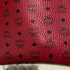 Meet your Posher, Claircine